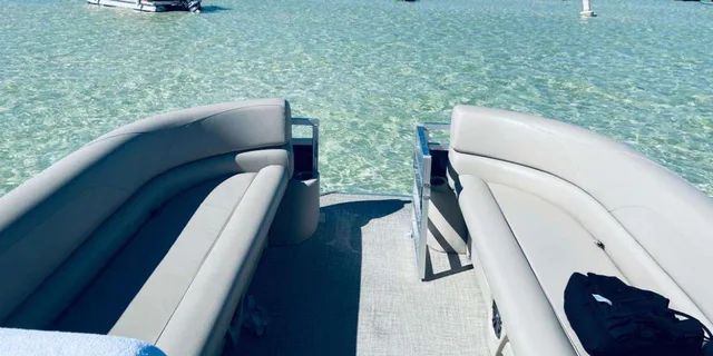 Destin Pontoon Boat Rental 8 hr - Image 4