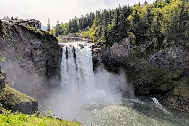 Seattle Wine and Waterfall Day Tour - Image 3