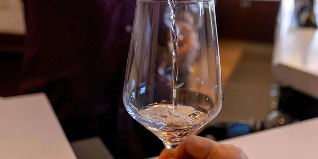 Paso Robles 3-Winery Tour with Picnic Lunch - Image 5