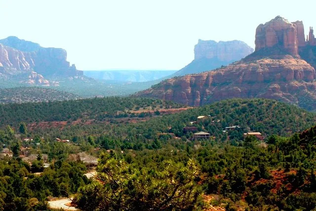 Sedona Hiking, Lunch, and Wine Tasting Private Tour - Image 4