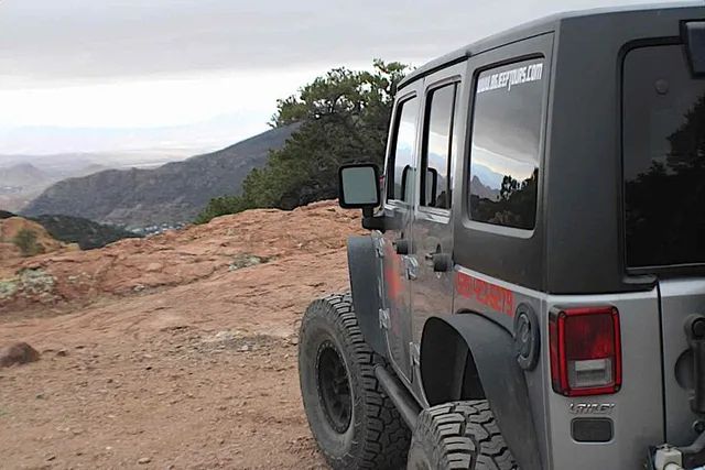 Bisbee 4X4 Jeep Tour Mountaintop and Open Pits 3 hr - Image 1