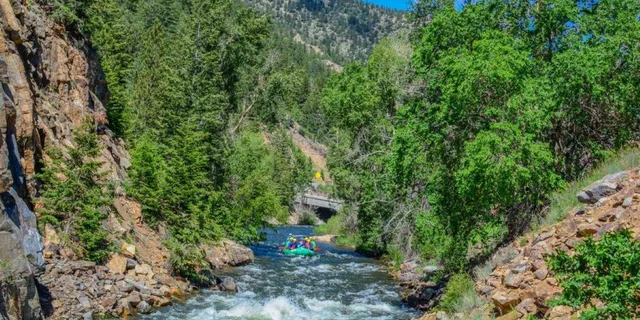 Dumont Whitewater Rafting Adventure 2.5 hr - Image 2