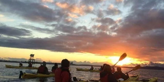 Seattle Sunset Sea Kayak Tour - Image 3