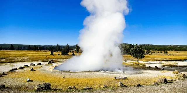 Salt Lake City Yellowstone 3-Day Small Group Tour - Image 1