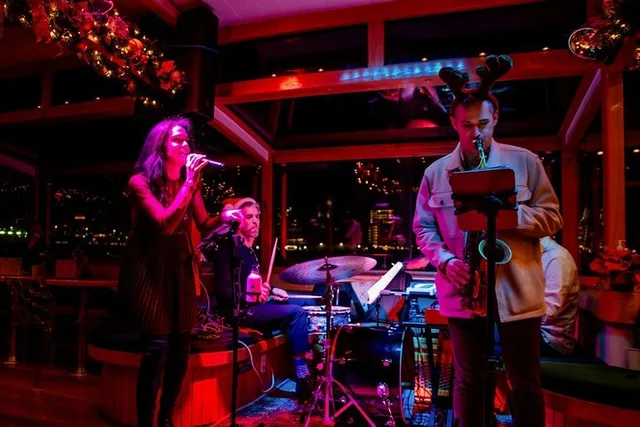 New York Traditional Christmas Music Cruise - Image 2