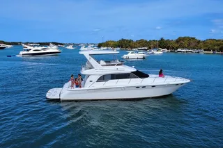 Miami Beach Yacht Rental with Experienced Captain