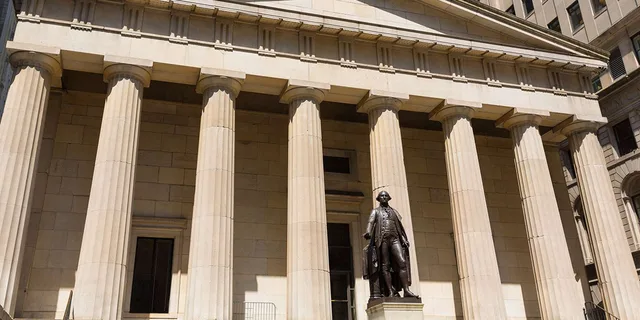 New York Wall Street History Walking Tour - Image 3