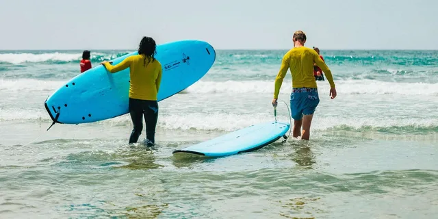 La Jolla Surfing Lesson - Image 2