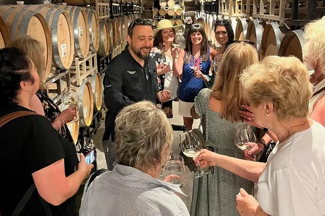 Newberg Wine Tour with Picnic Lunch 6.5 hr - Image 2