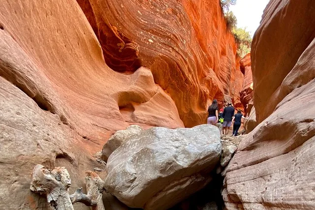 Kanab Guided Hike Peekaboo Slot Canyon - Image 4