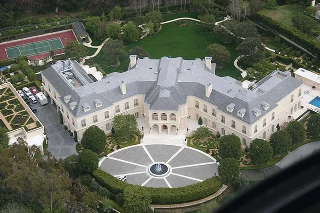 Los Angeles Celebrity Homes Tour - Image 2
