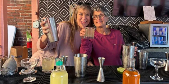 Charleston Cocktail Making Class - Image 4