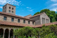 New York Met Cloisters & Fifth Avenue Tour by Car thumbnail 3