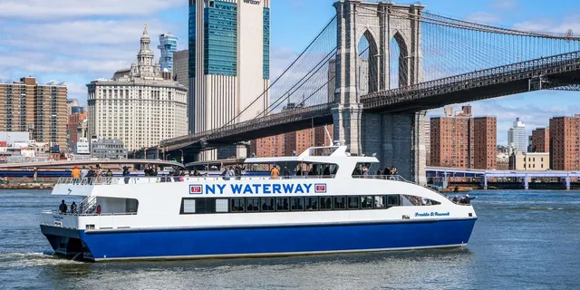 New York City Hudson & East Rivers Guided Cruise - Image 2