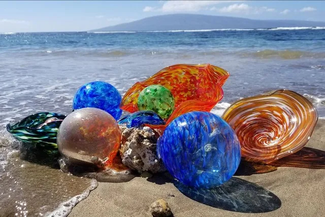 Maui Glassblowing Lesson for Up To 4 People 90 min - Image 1
