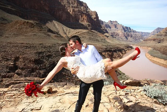 Grand Canyon Helicopter Wedding - Image 2