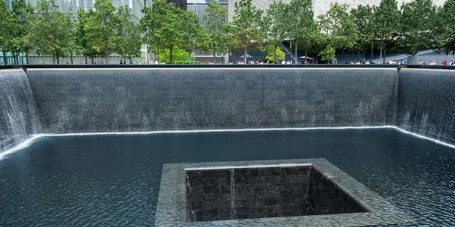New York 9/11 Memorial and Ground Zero Tour - Image 3