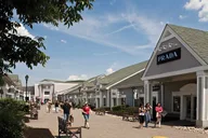 New York Chuang Yen & Woodbury Day Tour thumbnail 6