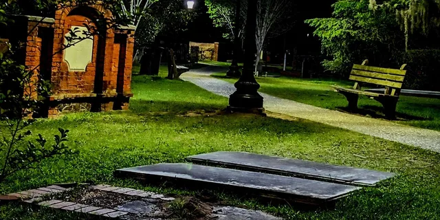 Savannah Paranormal Ghost Walking Tour - Image 1