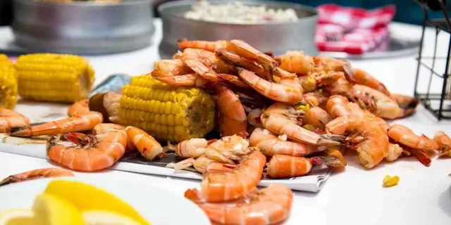 New Orleans Shrimp Boil Experience in French Quarter - Image 2