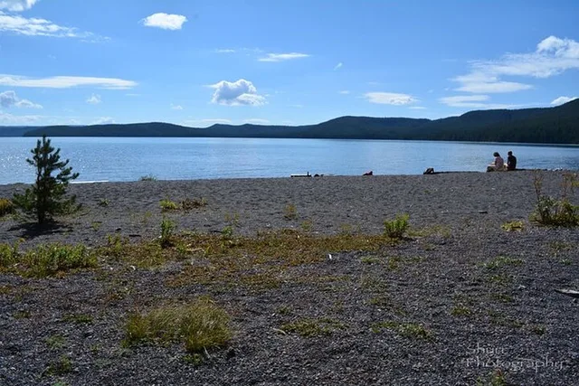 Yellowstone Hike to Lake Shoshone (Private) - Image 2