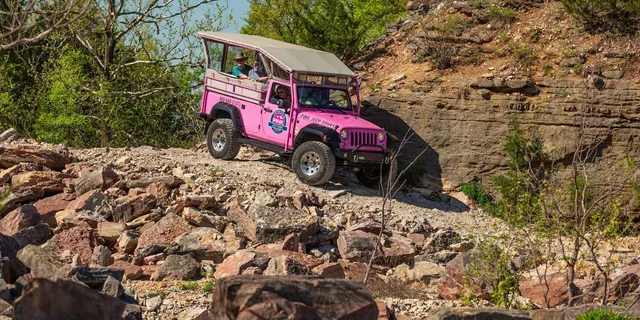 Branson Jeep Tour of Table Rock Lake and Baird Mountain - Image 3