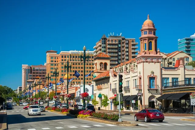 Kansas City Private Walking Tour: Plazas to Parks - Image 3