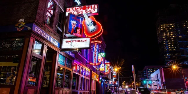 Nashville Ghosts and Booze Haunted Pub Crawl 2 hr - Image 2