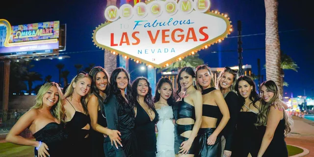 Las Vegas Nightclub Party Bus Experience - Image 6