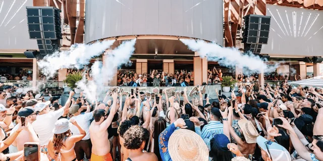 Las Vegas Pool Crawl with Party Bus & Open Bar - Image 3