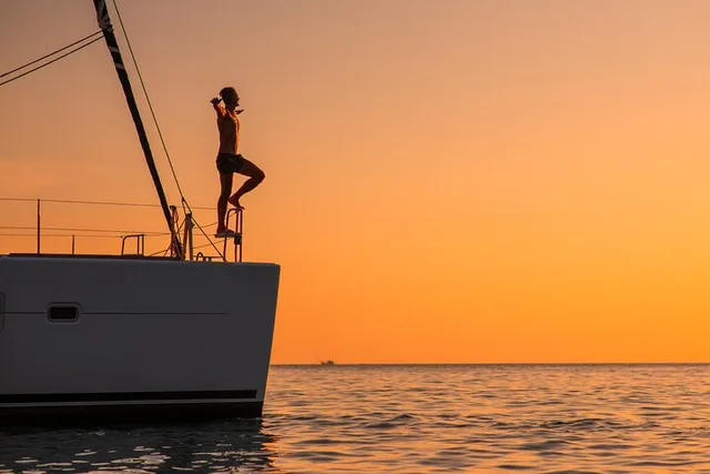 Honolulu Diamond Head Sunset Sail - Image 1