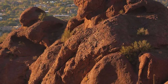 Phoenix Camelback Mountain Guided Hike - Image 1