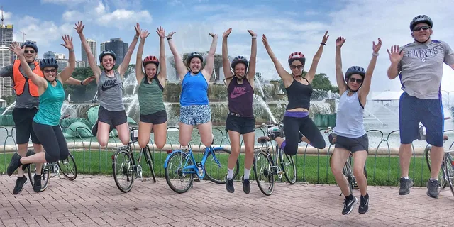Chicago City Bike Tour of Downtown Attractions - Image 6