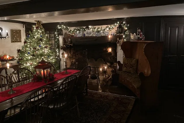 Salem Ghosts of Christmas Past Tour - Image 3