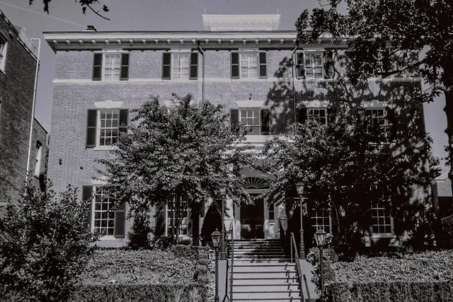 Georgetown Walking Tour of Socialites and Spies - Image 6