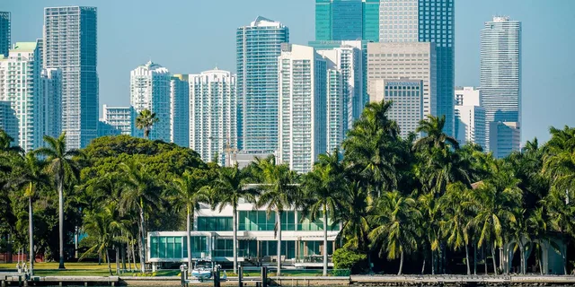Miami Boat Tour: Mansions & Skyline - Image 6
