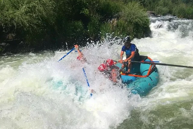 Rogue River Adventure Kayaking and Rafting - Image 4