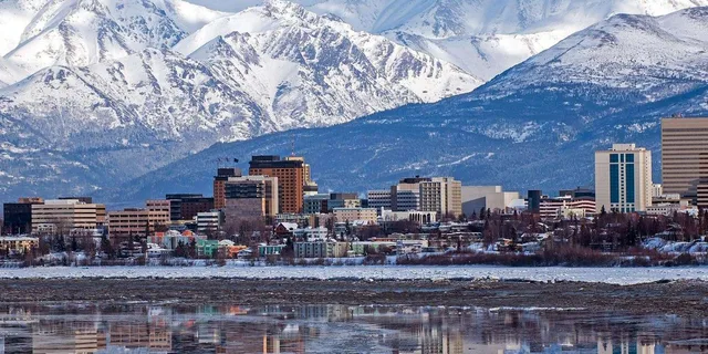 Anchorage Airport to City Center Private Transfer - Image 2