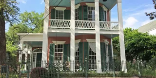 New Orleans City & Cemetery Tour by Minibus