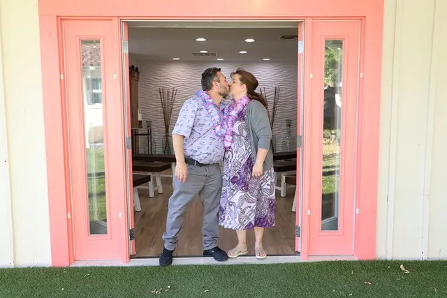 Las Vegas Quickie Wedding at Hawaiian Chapel 15 min - Image 3