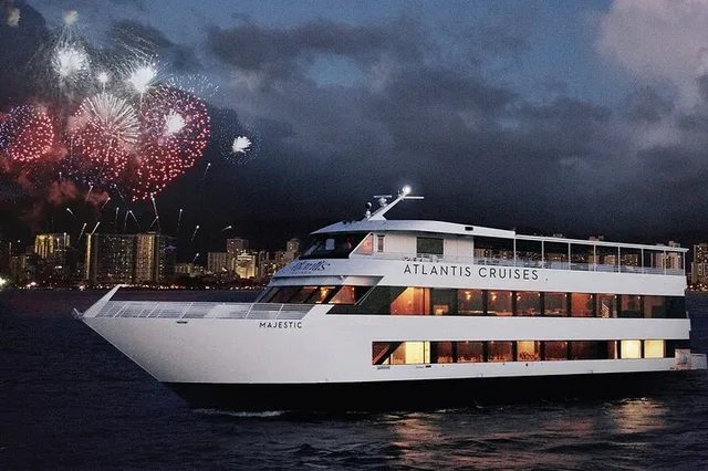 Honolulu Fireworks Cocktail Cruise 90 min - Image 1