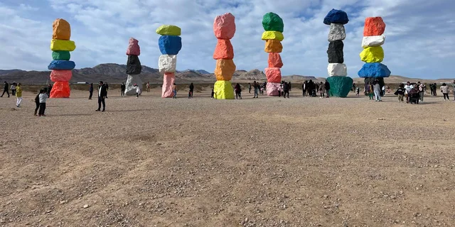 Las Vegas Car Tour to Seven Magic Mountains - Image 3