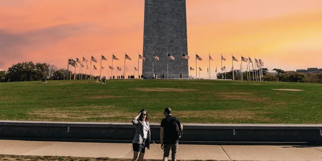 Washington DC Monuments and Memorials Bike Tour - Image 2