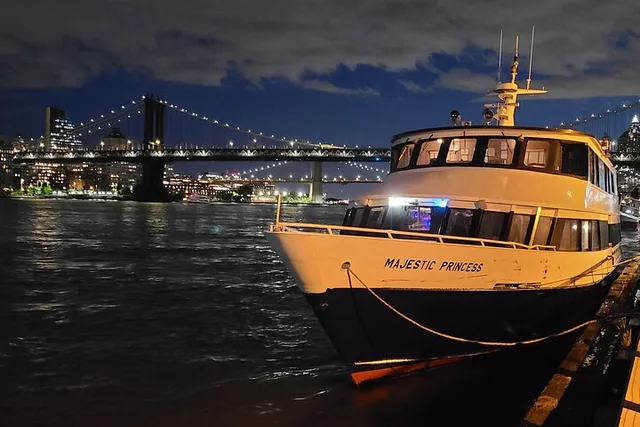New York City Skyline Cruise with Cash Bar 90 min - Image 5