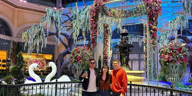 Las Vegas Strip Walking Tour with Free Drink - Image 2