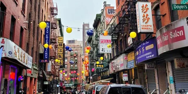 New York Sex and the City Limousine Tour - Image 4
