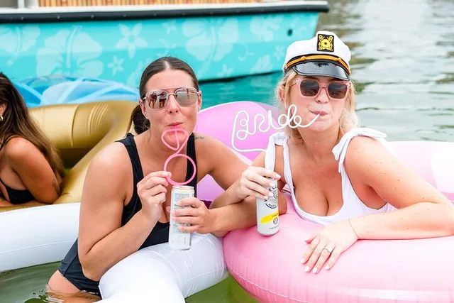 Destin Crab Island Party Boat - Image 2