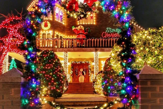 Brooklyn Christmas Houses Tour - Image 2