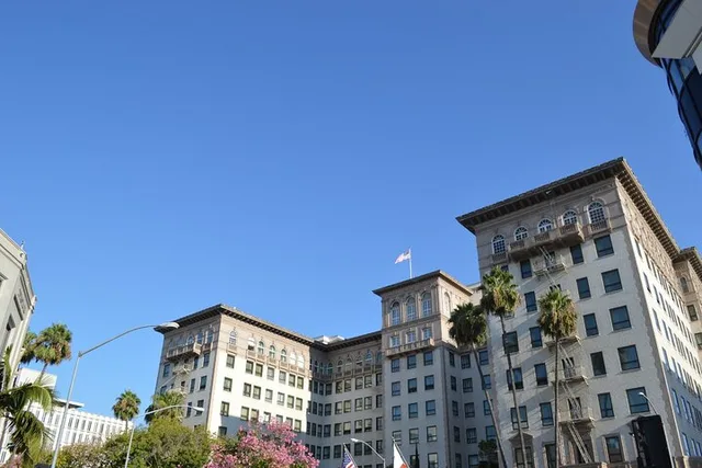 Beverly Hills Rodeo Drive Self-Guided Audio Tour - Image 1