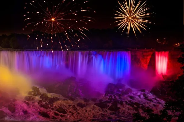 Niagara Falls Night Walking Tour - Image 2